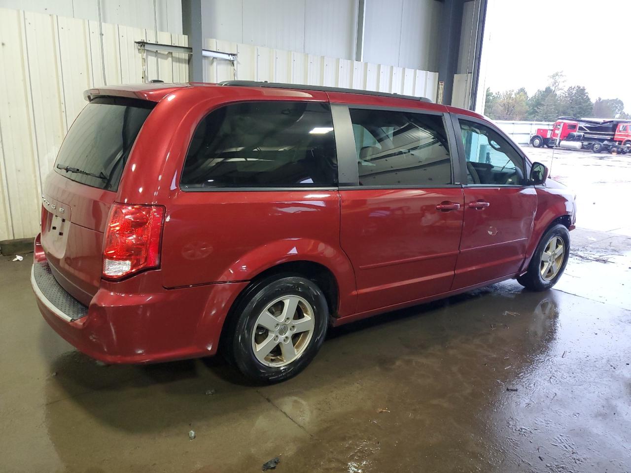 2011 Dodge Caravan VIN 2D4RN3DG1BR637878 Copart auction photo, front end / rear end damage thumbnail 3