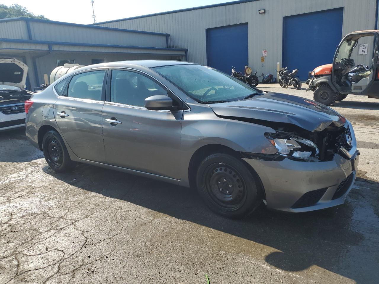 2017 Nissan Sentra VIN 3N1AB7AP0HL704557 Copart auction photo, front end damage thumbnail 4
