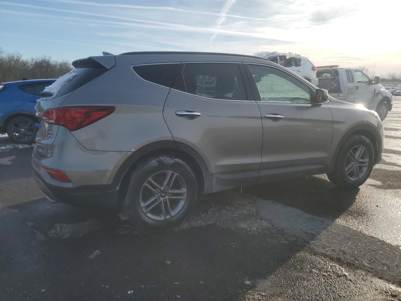 2017 Hyundai Santa Fe VIN 5XYZUDLB9HG389212 Copart auction photo, normal wear / minor dent/scratches damage thumbnail 3