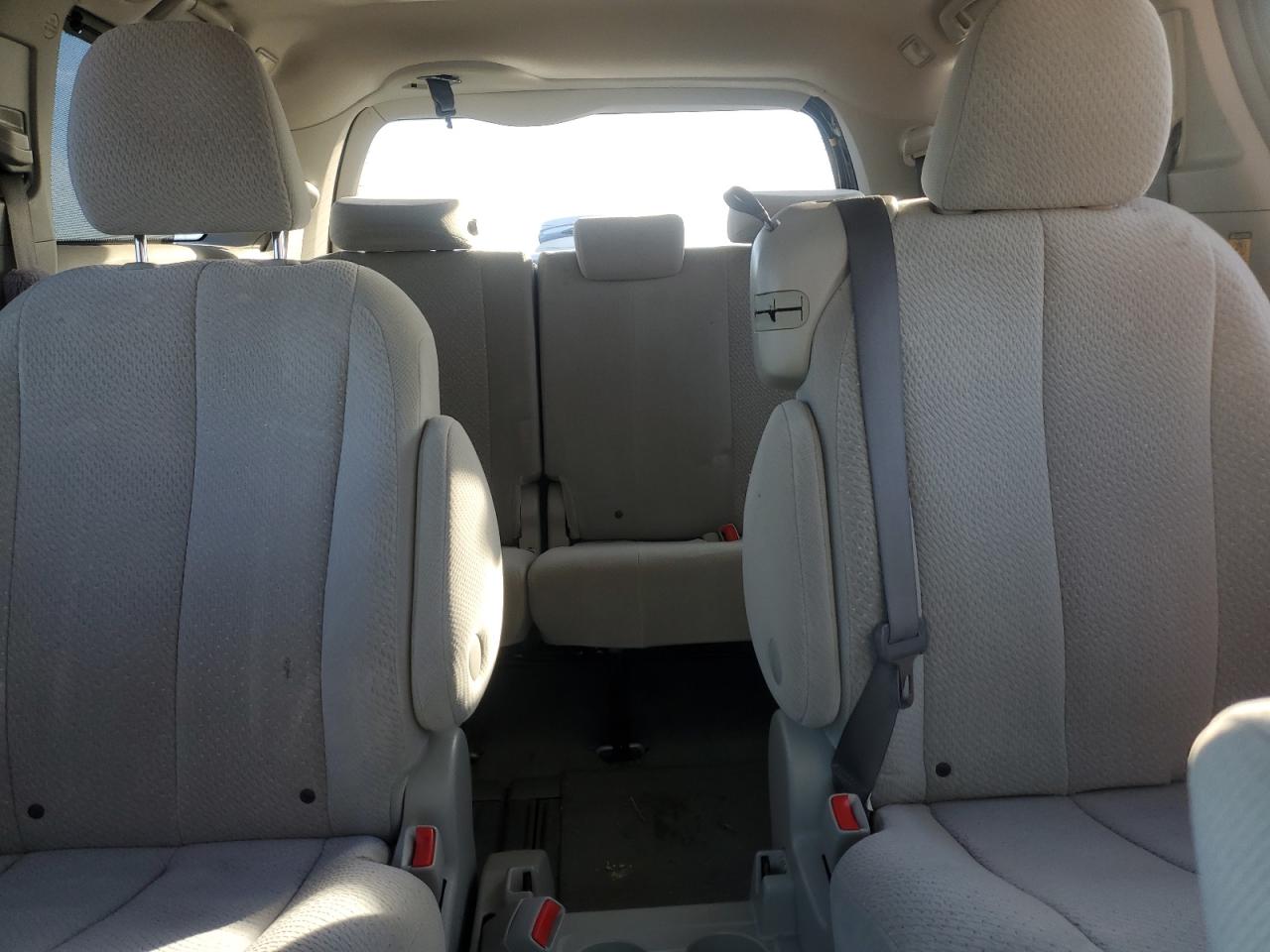 2011 Toyota Sienna VIN 5TDKK3DC6BS013019 Copart auction photo, rear end damage thumbnail 10