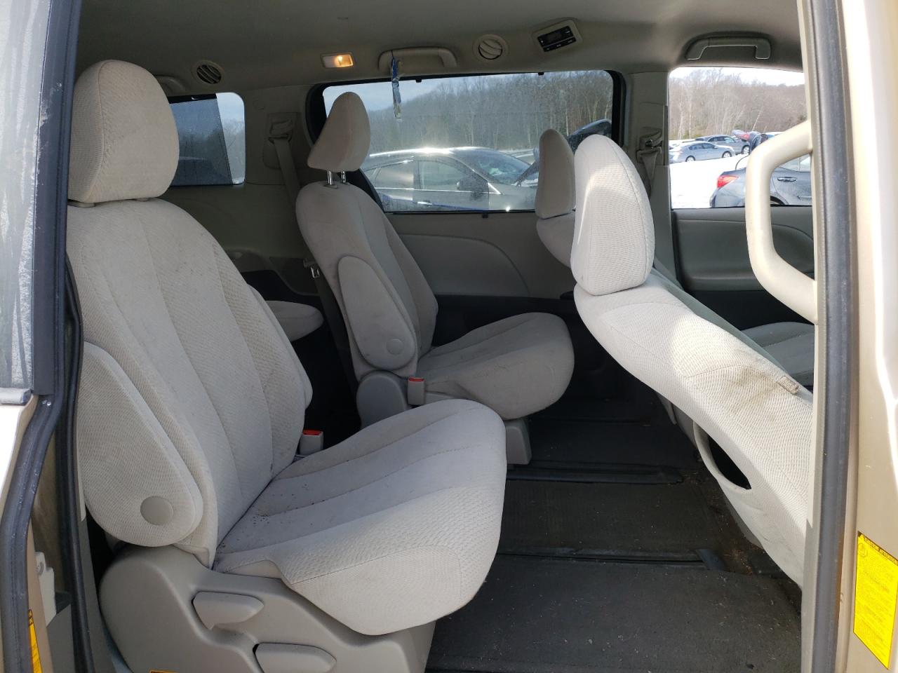 2013 Toyota Sienna VIN 5TDJK3DC9DS055862 Copart auction photo, side / front end damage thumbnail 11