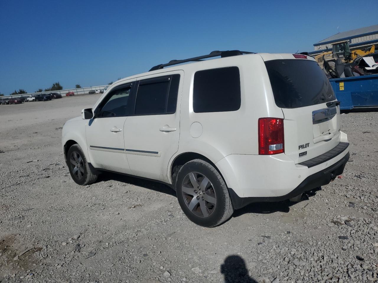 2015 Honda Pilot VIN 5FNYF3H97FB008323 Copart auction photo, normal wear / minor dent/scratches damage thumbnail 2