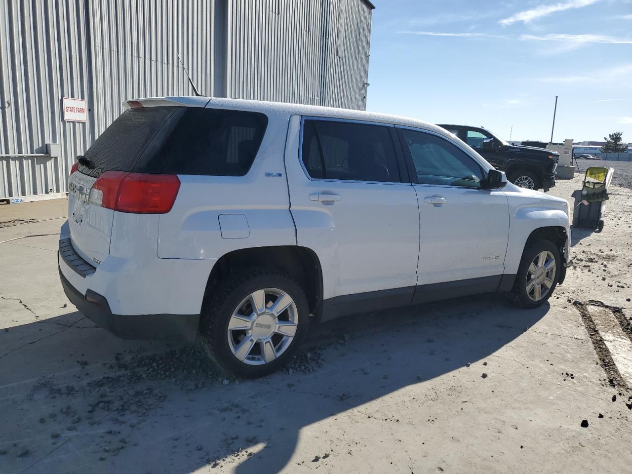 2011 GMC Terrain VIN 2CTFLREC3B6343313 Copart auction photo, front end / side damage thumbnail 3