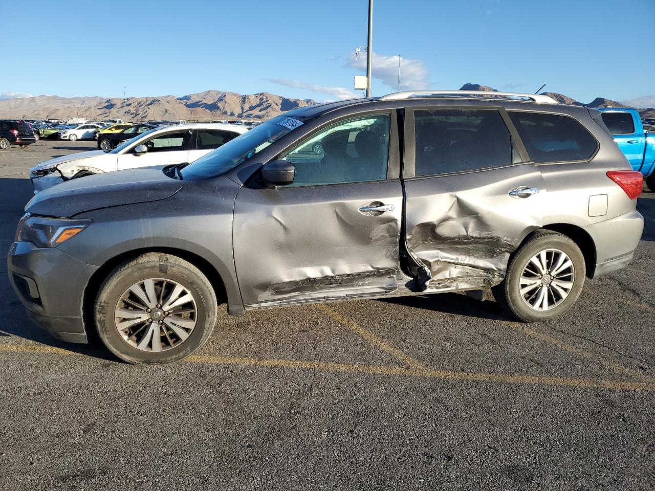 2017 Nissan Pathfinder VIN 5N1DR2MN7HC654900