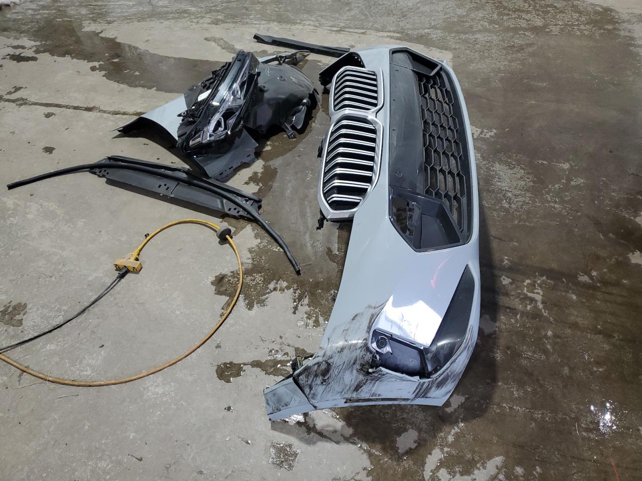 2024 BMW 3er VIN 3MW89FF05R8E65568 Copart auction photo, front end / minor dent/scratches damage thumbnail 12