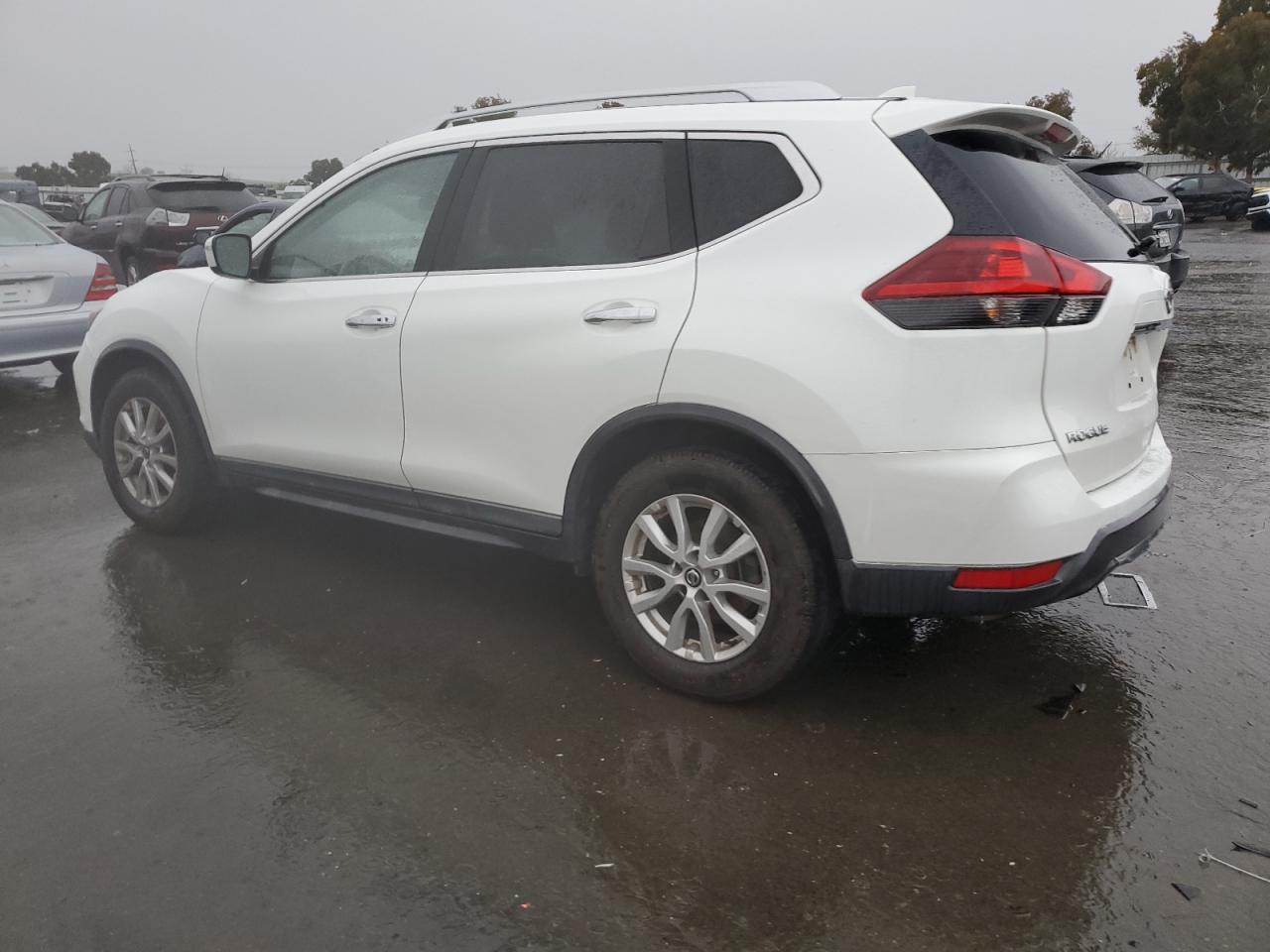2018 Nissan Rogue VIN KNMAT2MT7JP586832 Copart auction photo, front end / rear end damage thumbnail 2