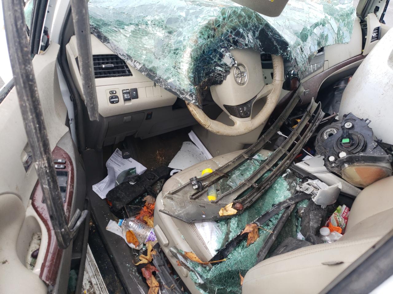 2014 Toyota Sienna VIN 5TDYK3DC9ES512721 Copart auction photo, rollover damage thumbnail 8