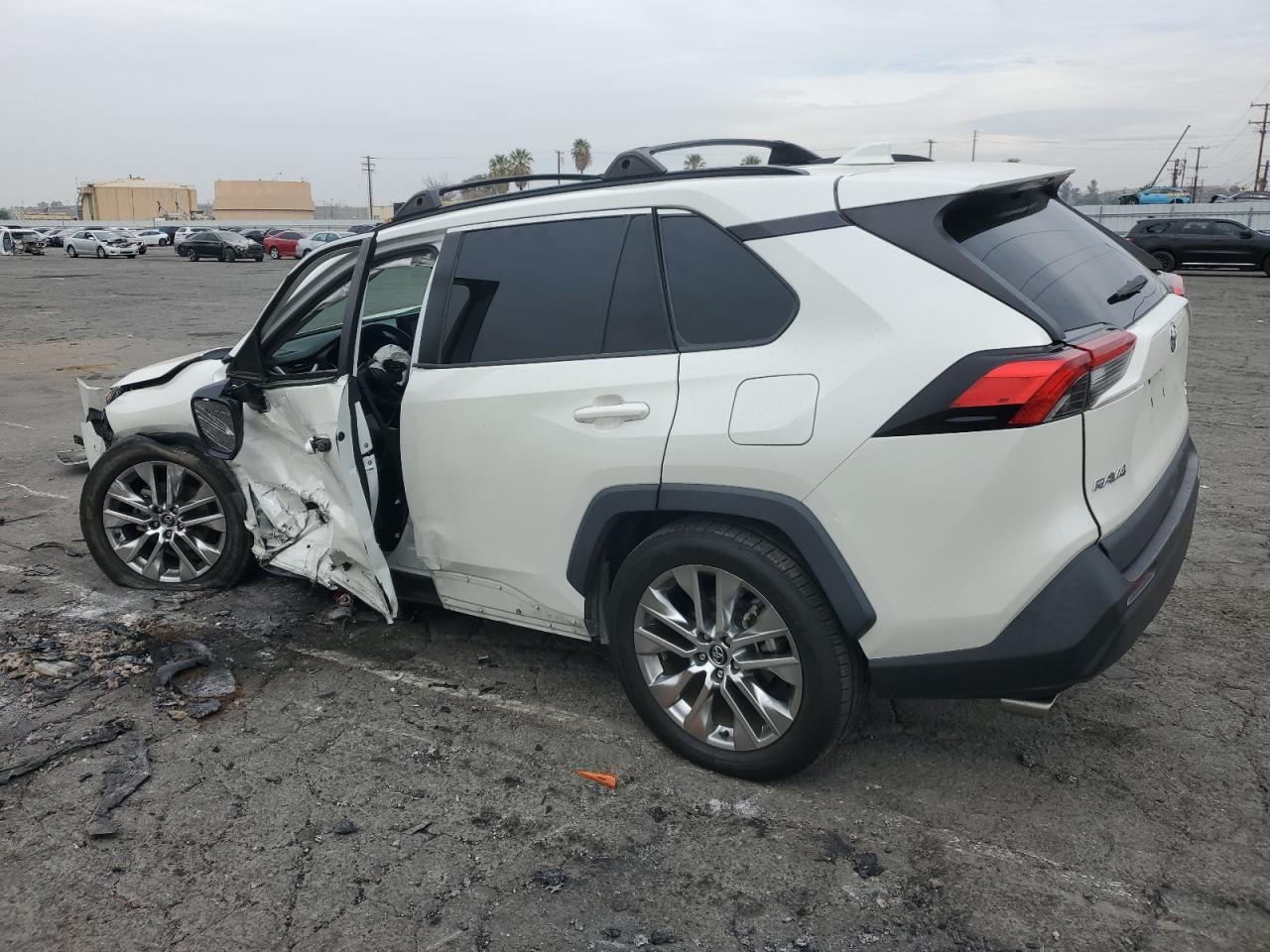2021 Toyota RAV 4 VIN 2T3A1RFVXMW141359 Copart auction photo, side / front end damage thumbnail 2