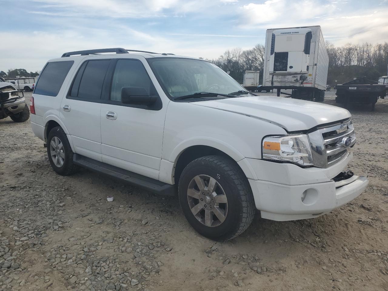 2010 Ford Expedition VIN 1FMJU1F53AEA81402 Copart auction photo, front end / rear end damage thumbnail 4