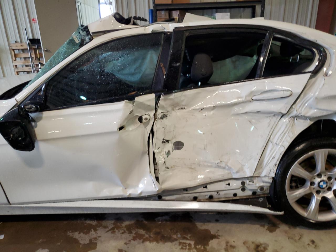 2015 BMW 3er VIN WBA3B1G5XFNT63204 Copart auction photo, all over / rear end damage thumbnail 7