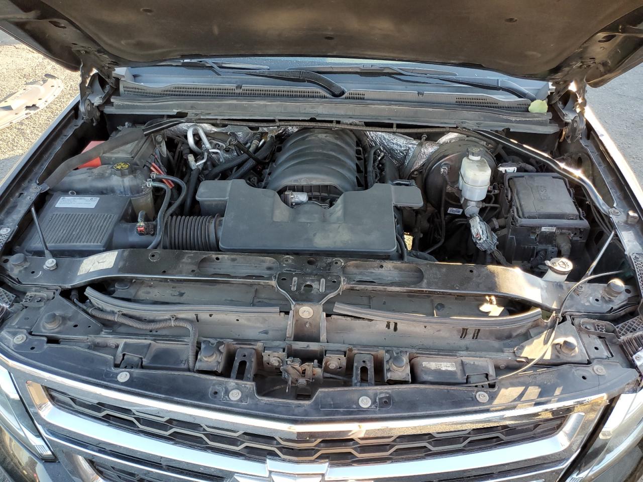 2018 Chevrolet Suburban VIN 1GNSCHKC2JR228351 Copart auction photo, front end / minor dent/scratches damage thumbnail 14