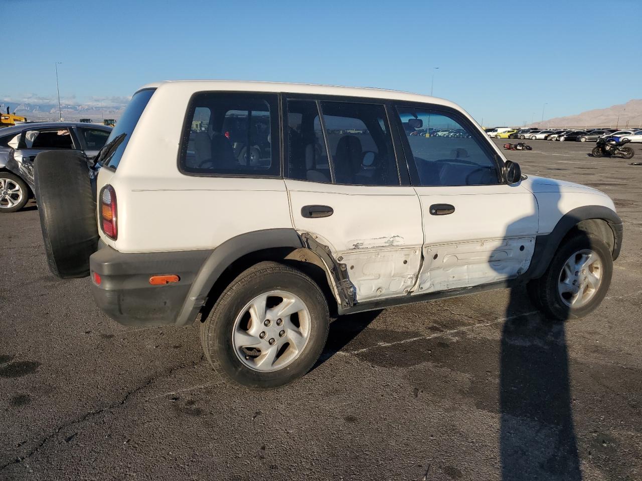 1998 Toyota RAV 4 VIN JT3HP10VXW0159704 Copart auction photo, side damage thumbnail 3