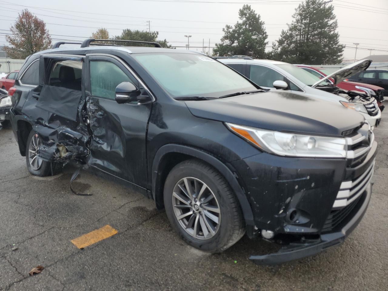 2017 Toyota Highlander VIN 5TDJZRFH9HS359853 Copart auction photo, all over / undercarriage damage thumbnail 4
