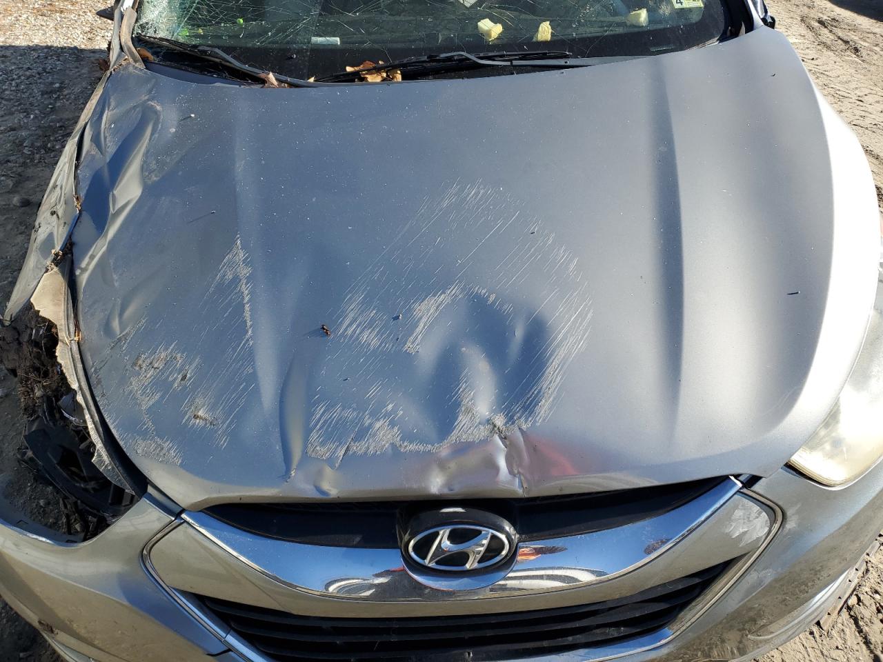 2011 Hyundai Tucson VIN KM8JU3AC8BU196926 Copart auction photo, all over damage thumbnail 11