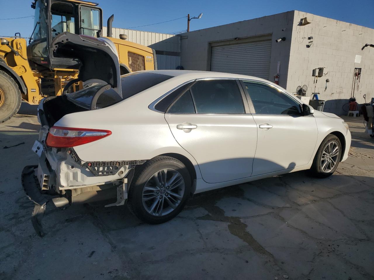 2015 Toyota Camry VIN 4T1BF1FK3FU039524 Copart auction photo, rear end / front end damage thumbnail 3