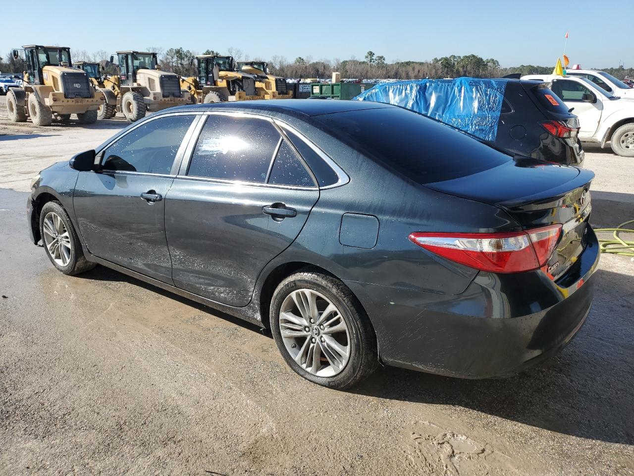 2016 Toyota Camry VIN 4T1BF1FK9GU523943 Copart auction photo, normal wear / minor dent/scratches damage thumbnail 2