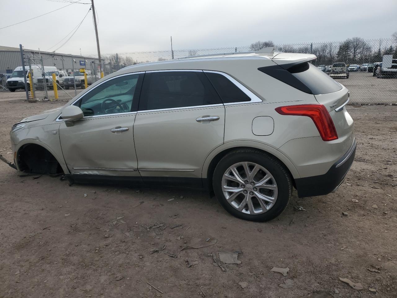 2017 Cadillac XT5 VIN 1GYKNBRS7HZ105775 Copart auction photo, front end / side damage thumbnail 2