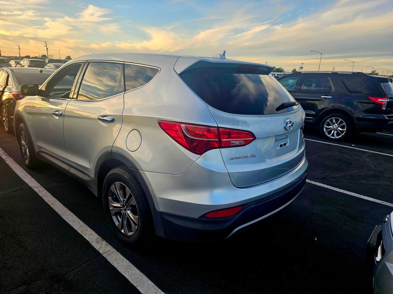 2015 Hyundai Santa Fe VIN 5XYZT3LB4FG261437 Copart auction photo, normal wear / minor dent/scratches damage thumbnail 3