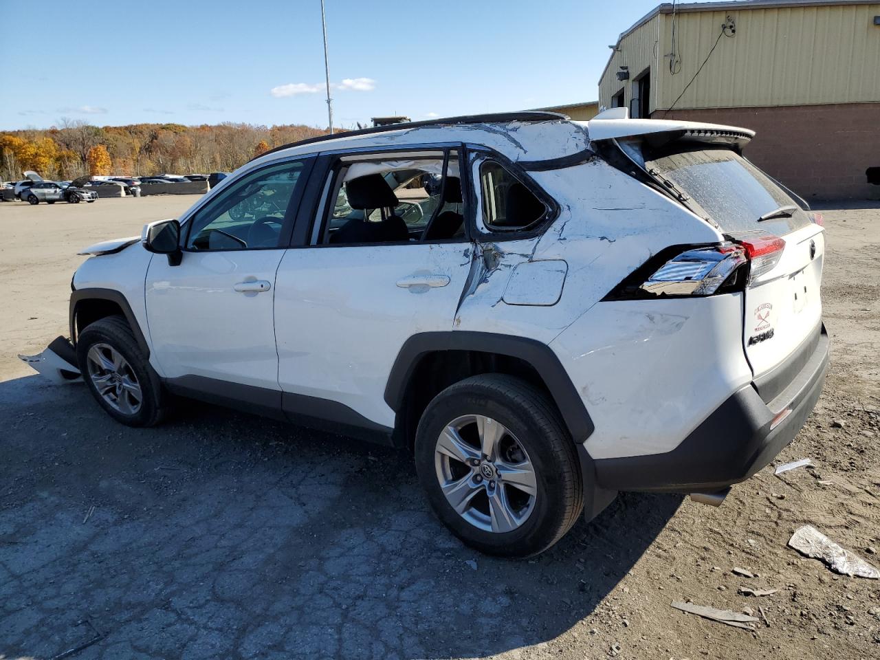 2022 Toyota RAV 4 VIN 2T3P1RFV3NW317678 Copart auction photo, front end / side damage thumbnail 2