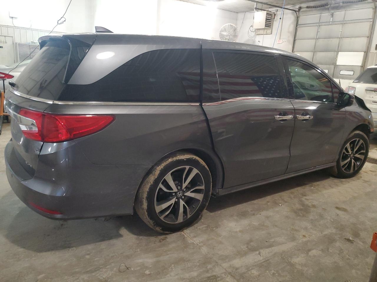 2018 Honda Odyssey VIN 5FNRL6H96JB015447 Copart auction photo, front end / side damage thumbnail 3