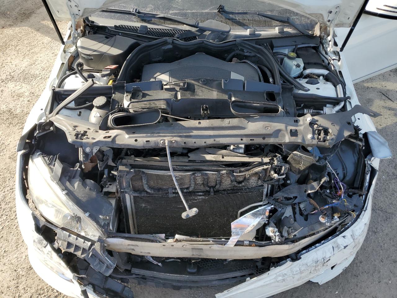 2011 Mercedes-Benz C-klasse VIN WDDGF8BB1BR178367 Copart auction photo, front end damage thumbnail 11