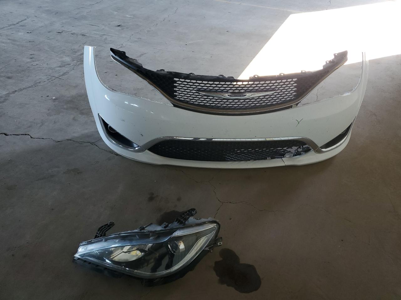 2019 Chrysler Pacifica VIN 2C4RC1FG4KR588289 Copart auction photo, front end damage thumbnail 13