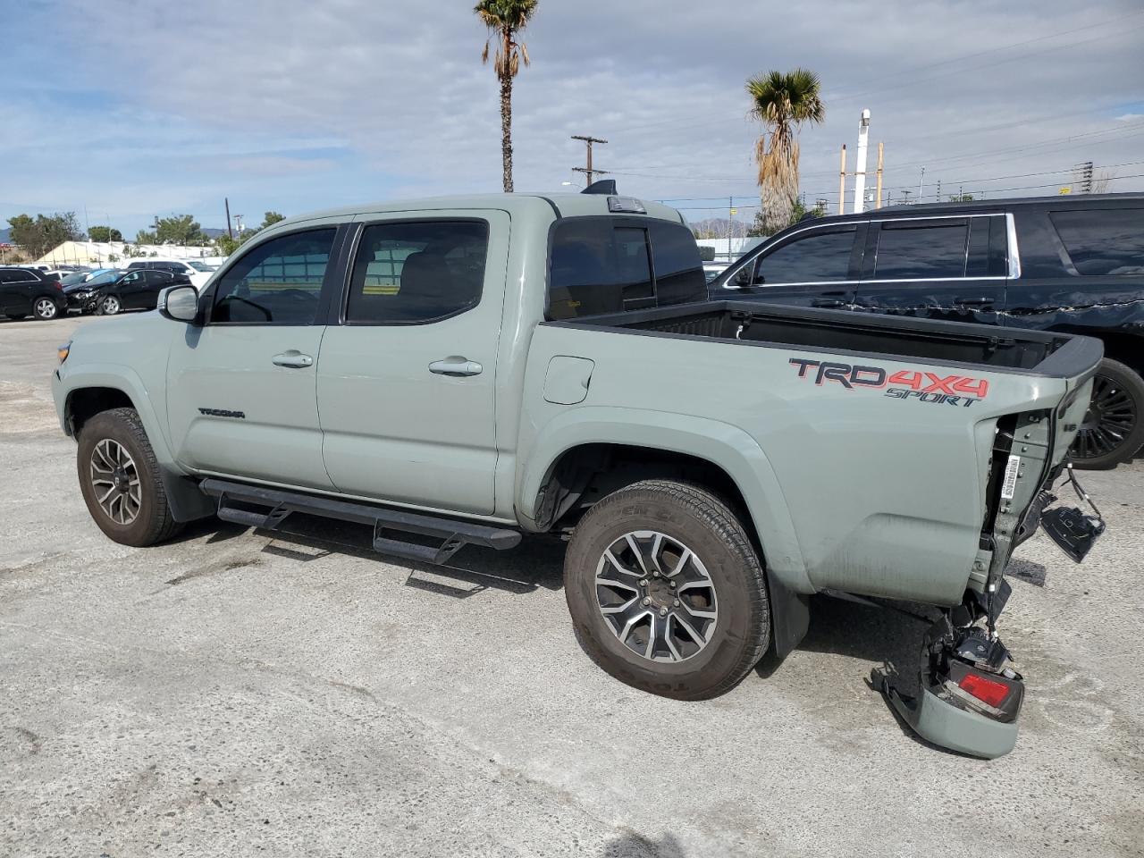 2022 Toyota Tacoma VIN 3TMCZ5AN7NM457631 Copart auction photo, rear end / front end damage thumbnail 2