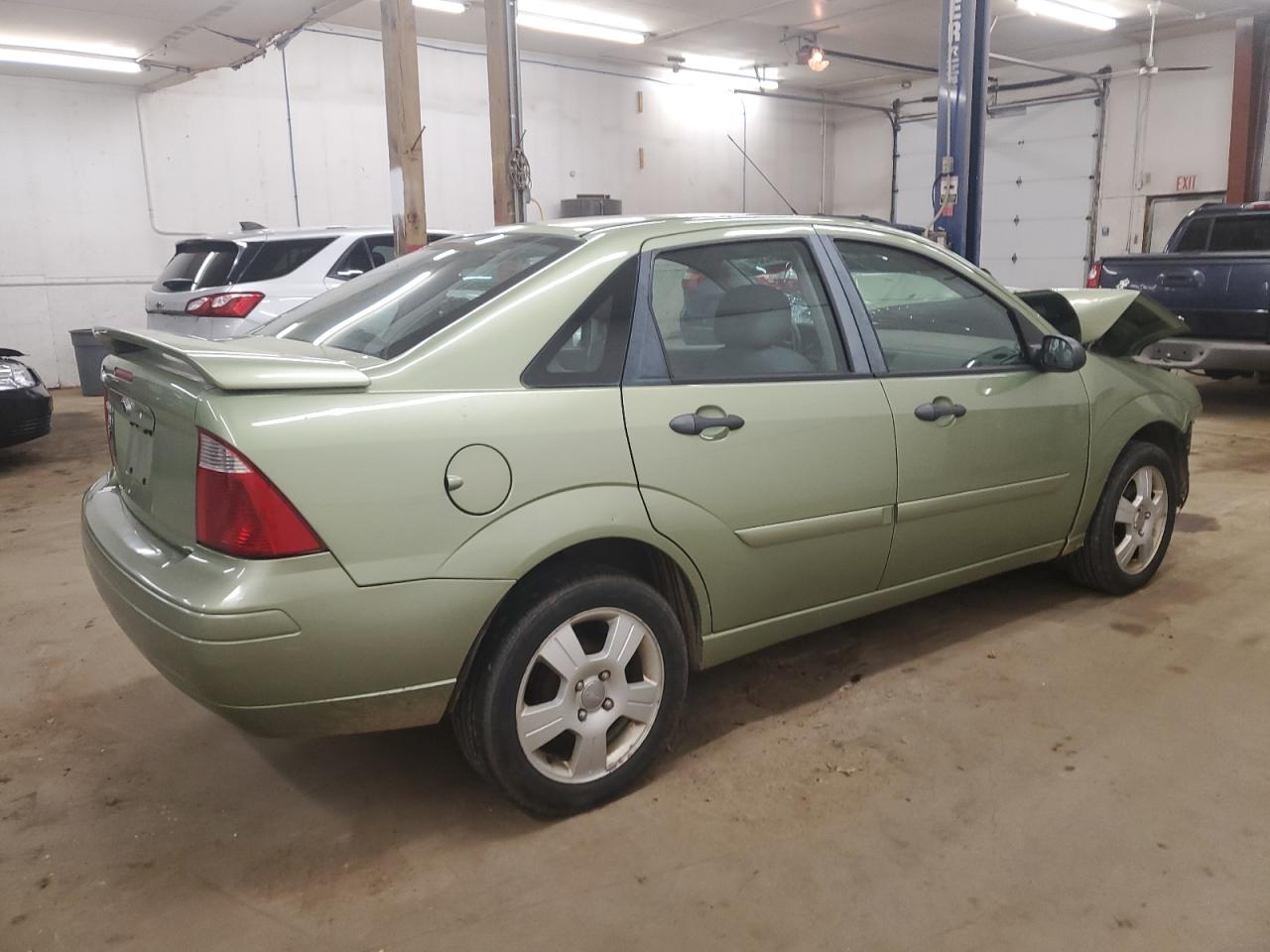 2007 Ford Focus VIN 1FAFP34N17W137989 Copart auction photo, front end / side damage thumbnail 3