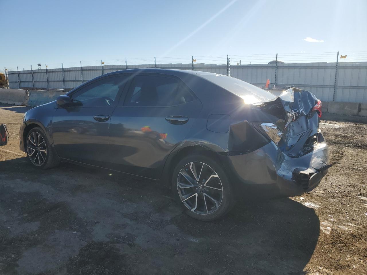 2018 Toyota Corolla VIN 5YFBURHE2JP804647 Copart auction photo, rear end / front end damage thumbnail 2