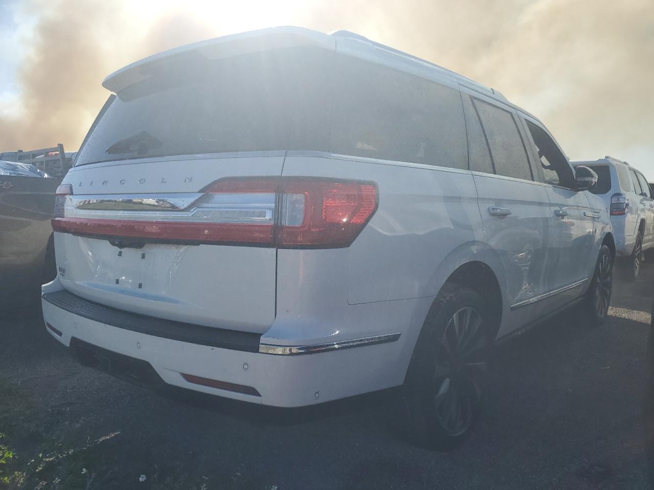 2021 Lincoln Navigator VIN 5LMJJ2LT2MEL07612 Copart auction photo, water/flood damage thumbnail 3