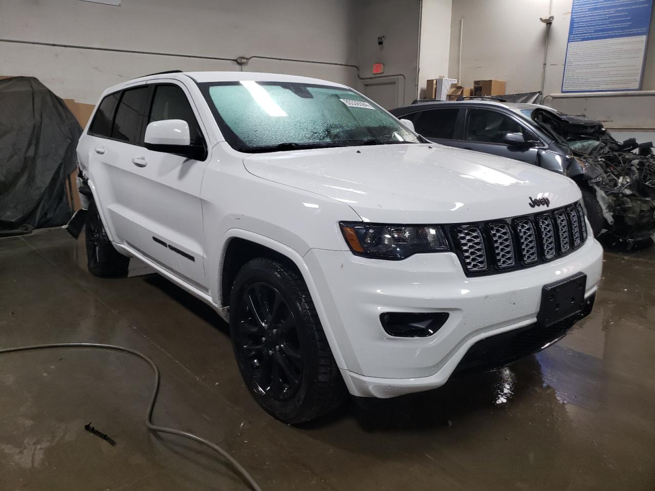 2018 Jeep Grand Cherokee VIN 1C4RJFAG1JC505208 Copart auction photo, side / rear end damage thumbnail 4