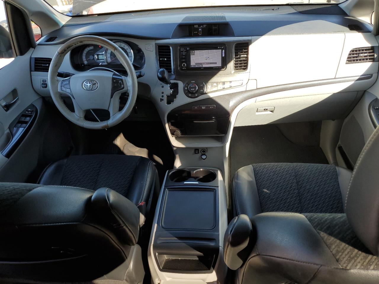 2014 Toyota Sienna VIN 5TDXK3DC2ES482229 Copart auction photo, front end / side damage thumbnail 8