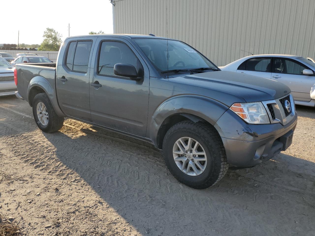 2016 Nissan Navara (Frontier) VIN 1N6AD0ER1GN755670 Copart auction photo, vandalism / all over damage thumbnail 4
