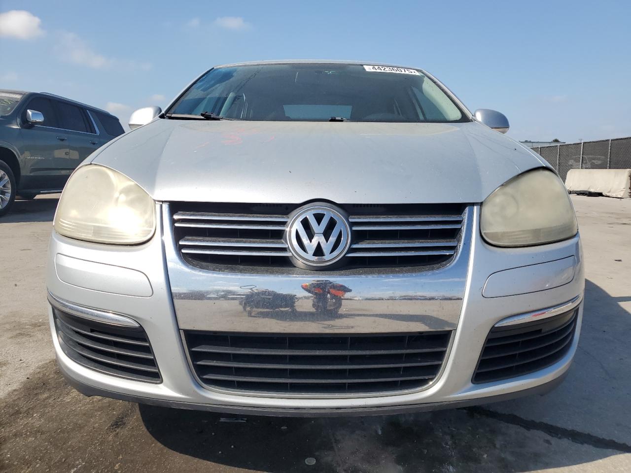 2009 Volkswagen Jetta VIN 3VWRM71KX9M173035 Copart auction photo, rear end damage thumbnail 5