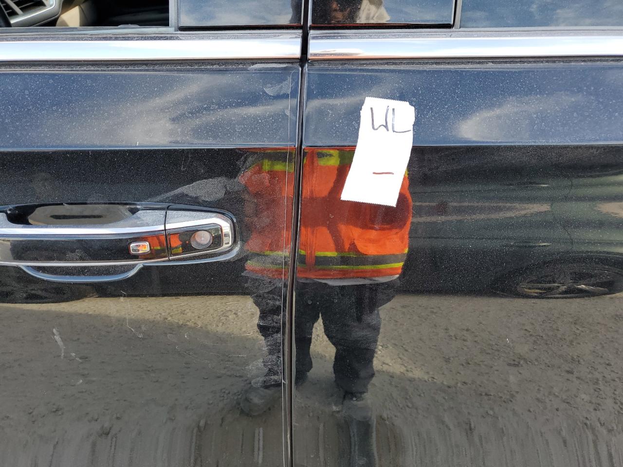 2021 Chevrolet Tahoe VIN 1GNSKTKL1MR155418 Copart auction photo, water/flood / minor dent/scratches damage thumbnail 13