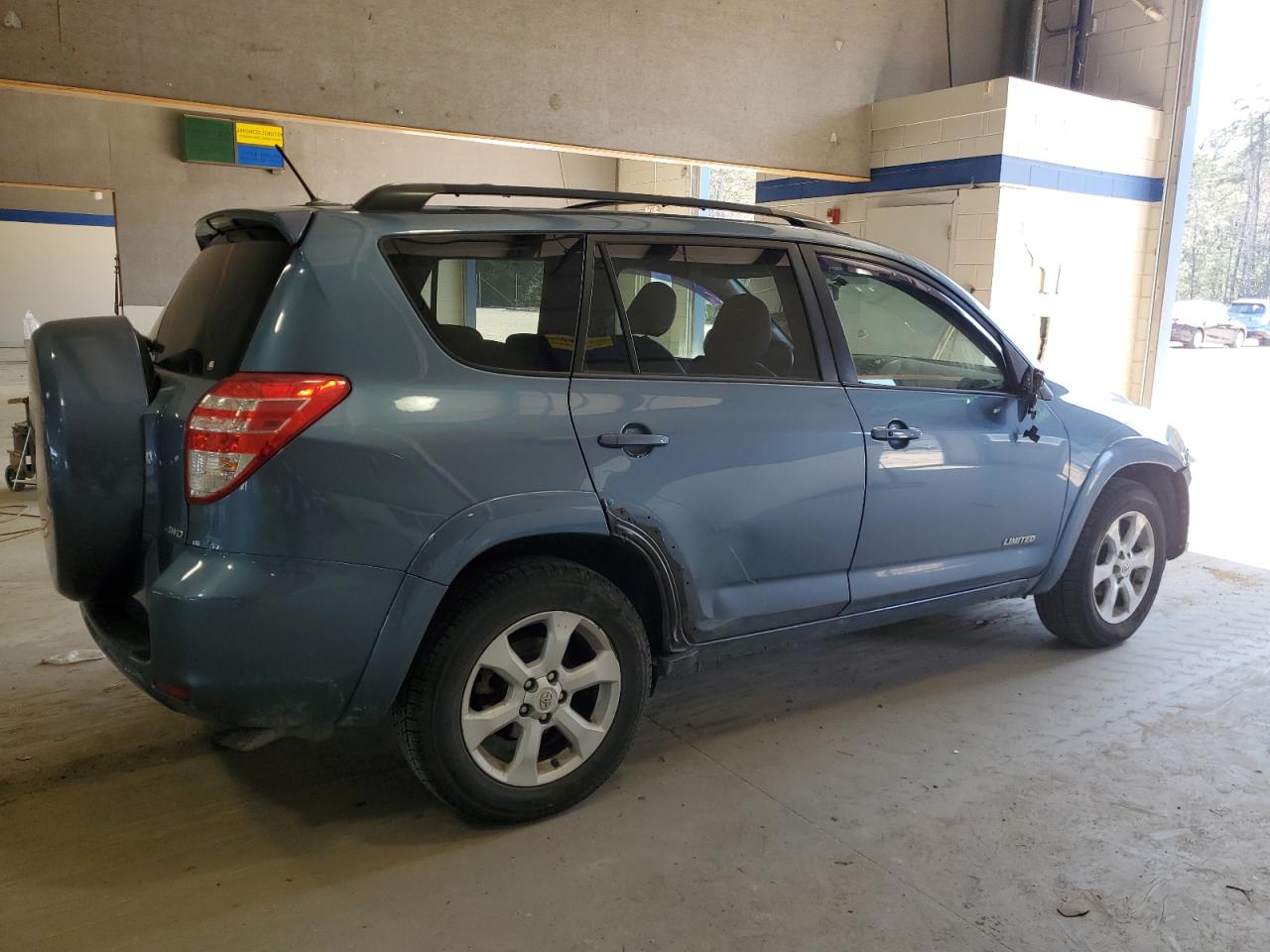 2011 Toyota RAV 4 VIN 2T3DF4DV7BW133141 Copart auction photo, front end / rear end damage thumbnail 3