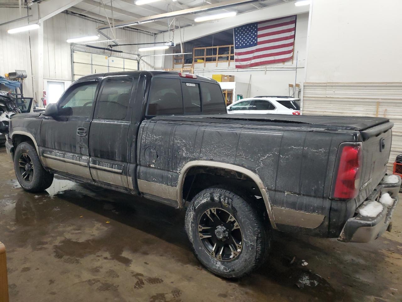 2005 Chevrolet Silverado VIN 1GCEK19B95Z115287 Copart auction photo, undercarriage / front end damage thumbnail 2