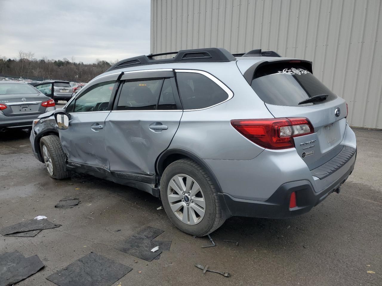 2018 Subaru Outback VIN 4S4BSACC2J3353785 Copart auction photo, side / minor dent/scratches damage thumbnail 2