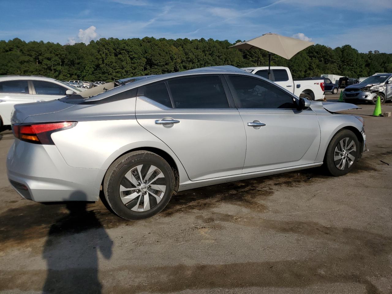 2020 Nissan Altima VIN 1N4BL4BV3LC195018 Copart auction photo, front end / top/roof damage thumbnail 3