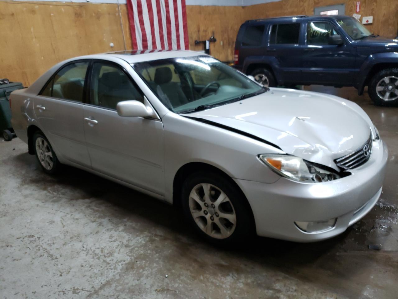 2006 Toyota Camry VIN 4T1BE32K76U132356 Copart auction photo, front end / minor dent/scratches damage thumbnail 4