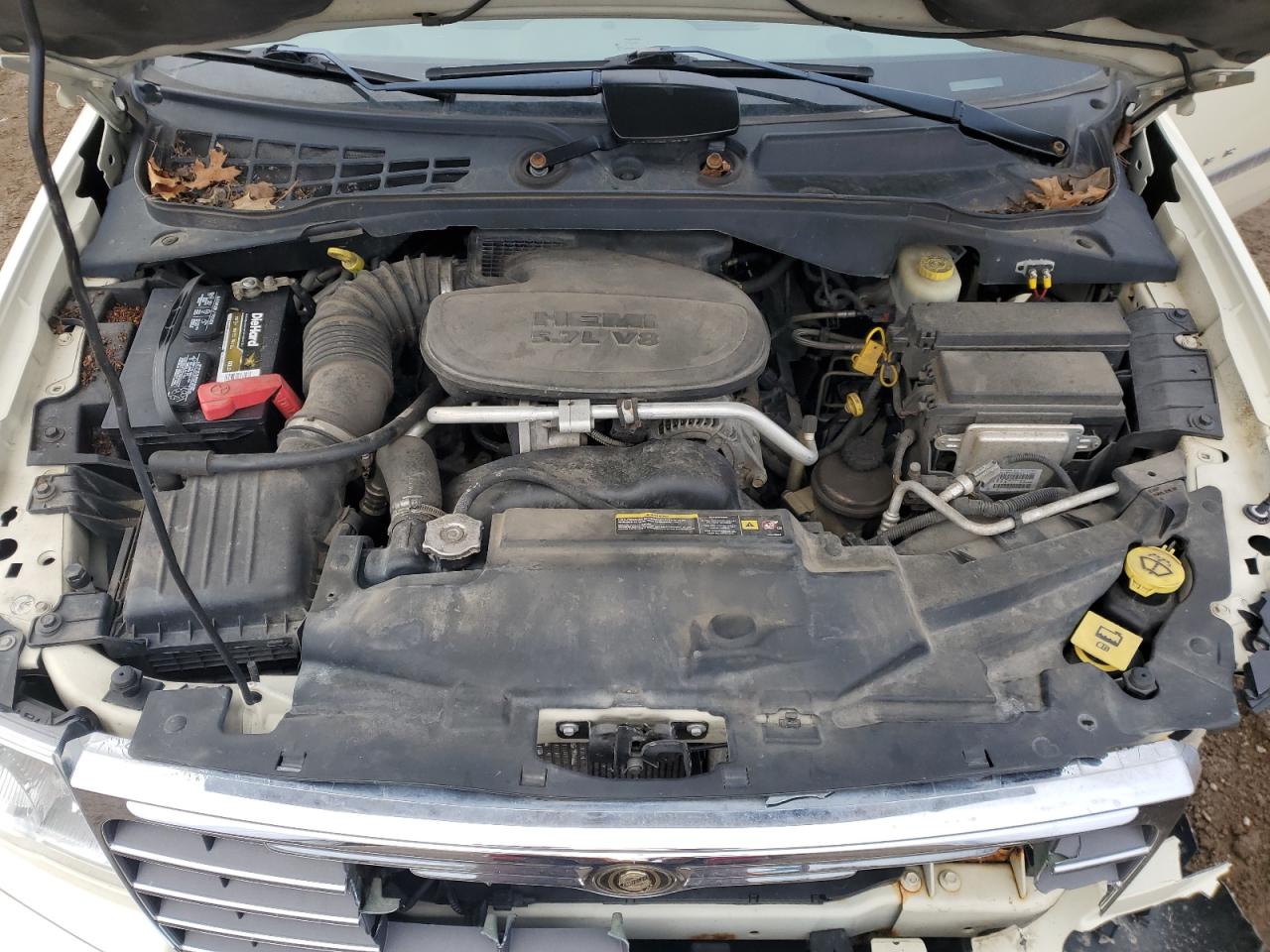 2009 Chrysler Aspen VIN 1A8HW58T79F715678 Copart auction photo, front end / minor dent/scratches damage thumbnail 12