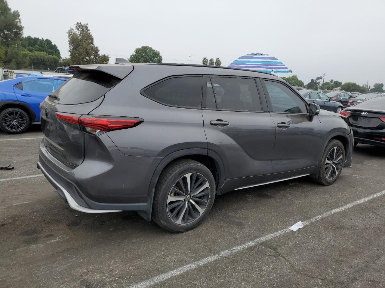 2021 Toyota Highlander VIN 5TDJZRBH8MS129110 Copart auction photo, frame damage / front end damage thumbnail 3