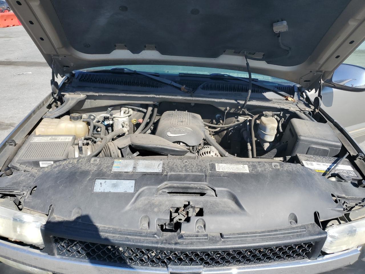 2002 Chevrolet Silverado VIN 1GCHK29U62E184428 Copart auction photo, front end damage thumbnail 12