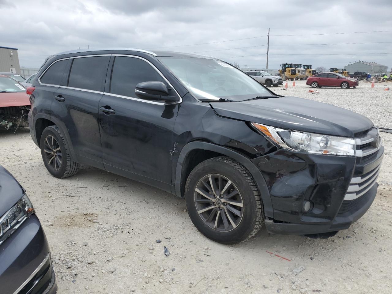 2017 Toyota Highlander VIN 5TDKZRFH4HS525894 Copart auction photo, side / front end damage thumbnail 4