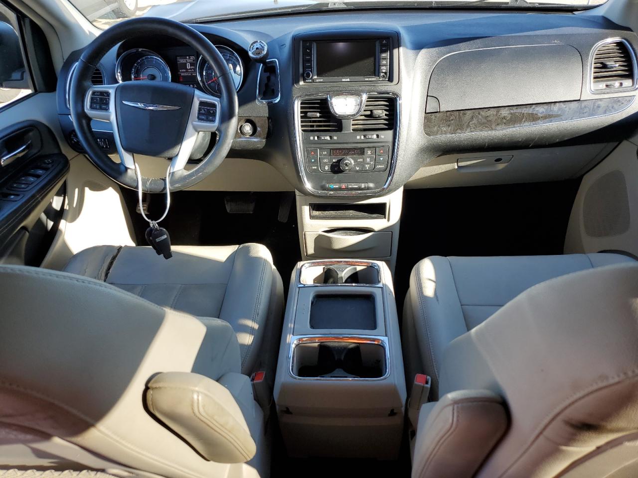 2016 Chrysler Town & Country VIN 2C4RC1BG1GR190888 Copart auction photo, front end damage thumbnail 8