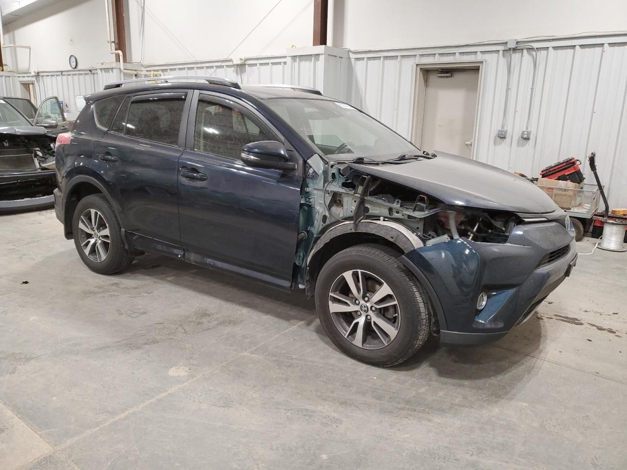 2018 Toyota RAV 4 VIN JTMRFREVXJJ252915 Copart auction photo, front end / side damage thumbnail 4