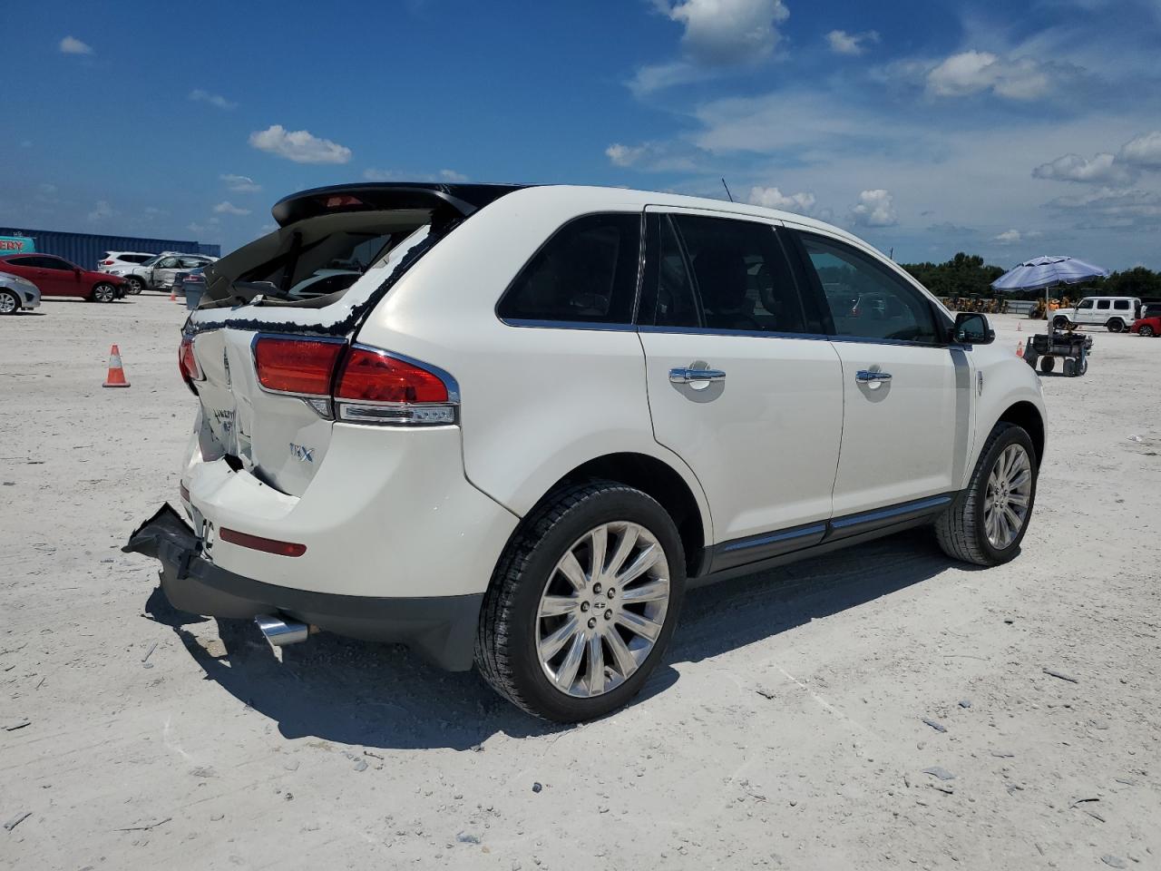 2013 Lincoln MKX VIN 2LMDJ6JK2DBL33127 Copart auction photo, front end / rear end damage thumbnail 3