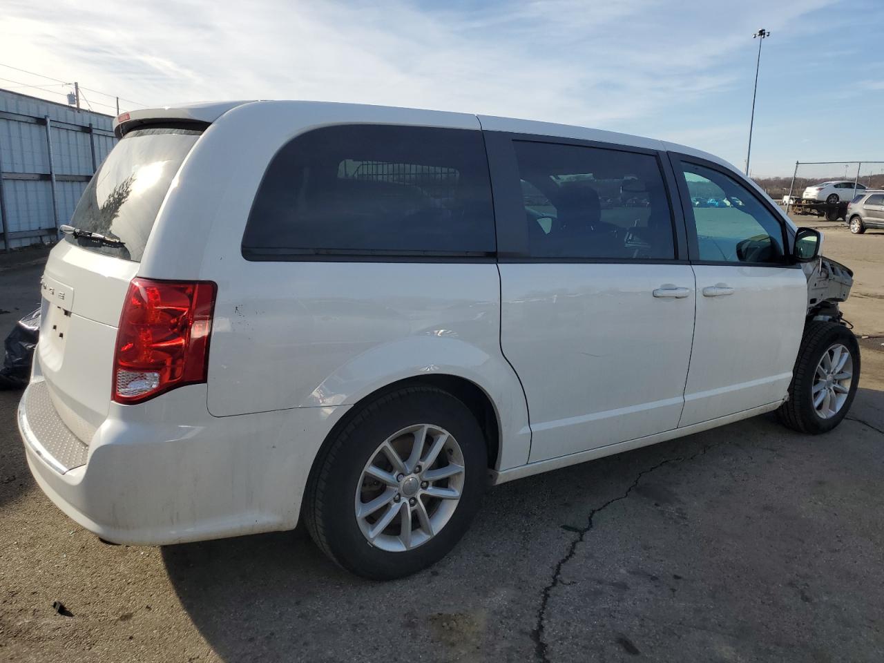 2020 Dodge Caravan VIN 2C4RDGBGXLR175560 Copart auction photo, front end damage thumbnail 3