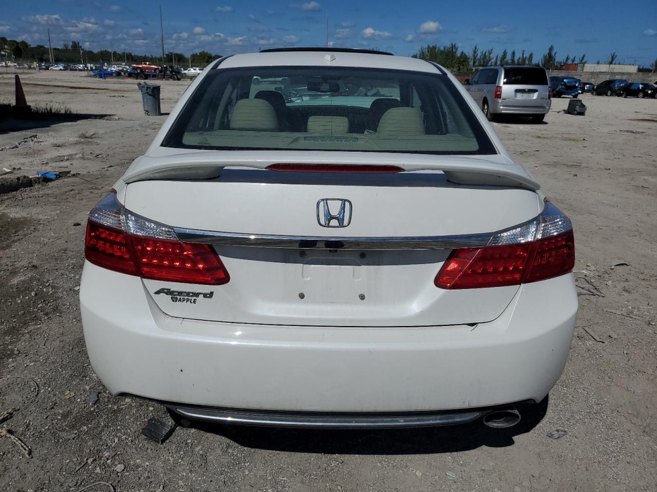 2015 Honda Accord VIN 1HGCR2F84FA113448 Copart auction photo, front end / minor dent/scratches damage thumbnail 6