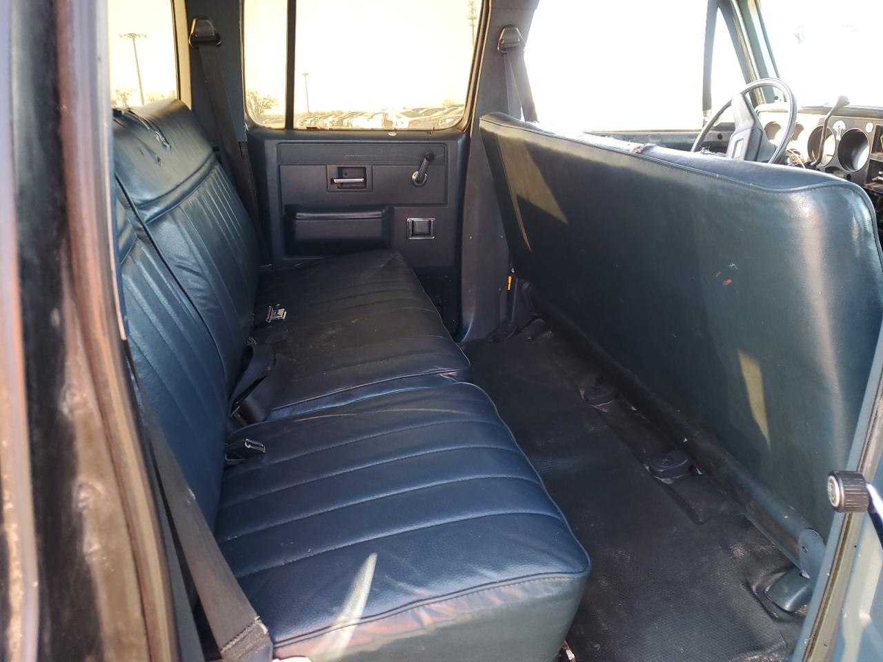1991 Chevrolet Suburban VIN 1GNER16K4MF133896 Copart auction photo, front end damage thumbnail 12